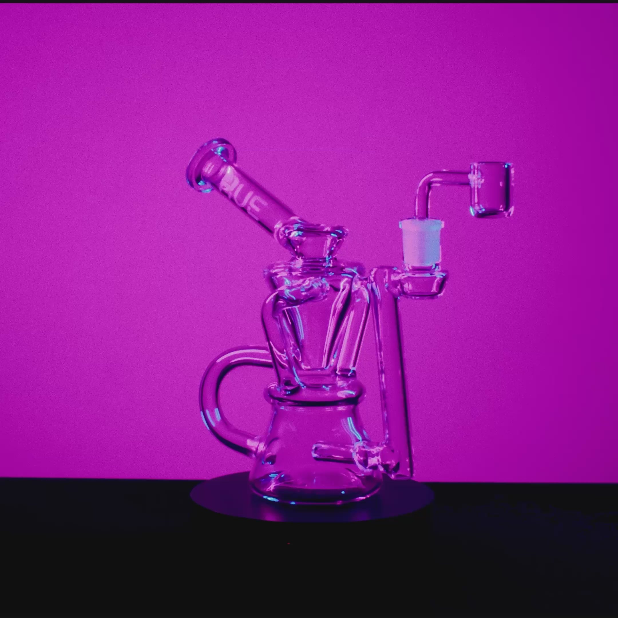 Load video: Hue - Hourglass Dab Rig Clear - 7.5"