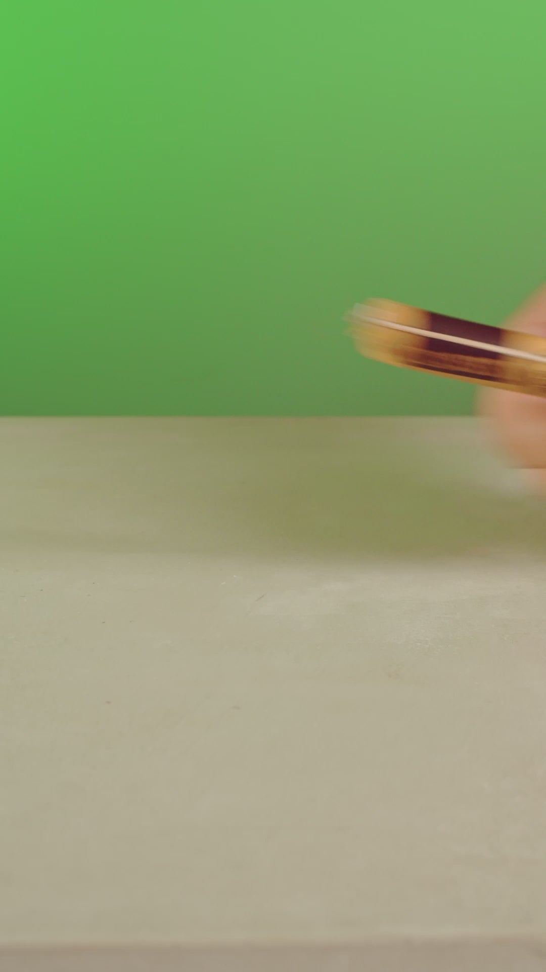 Load video: RAW Organic Hemp Prerolled Kingsize Cones - 32 Pack