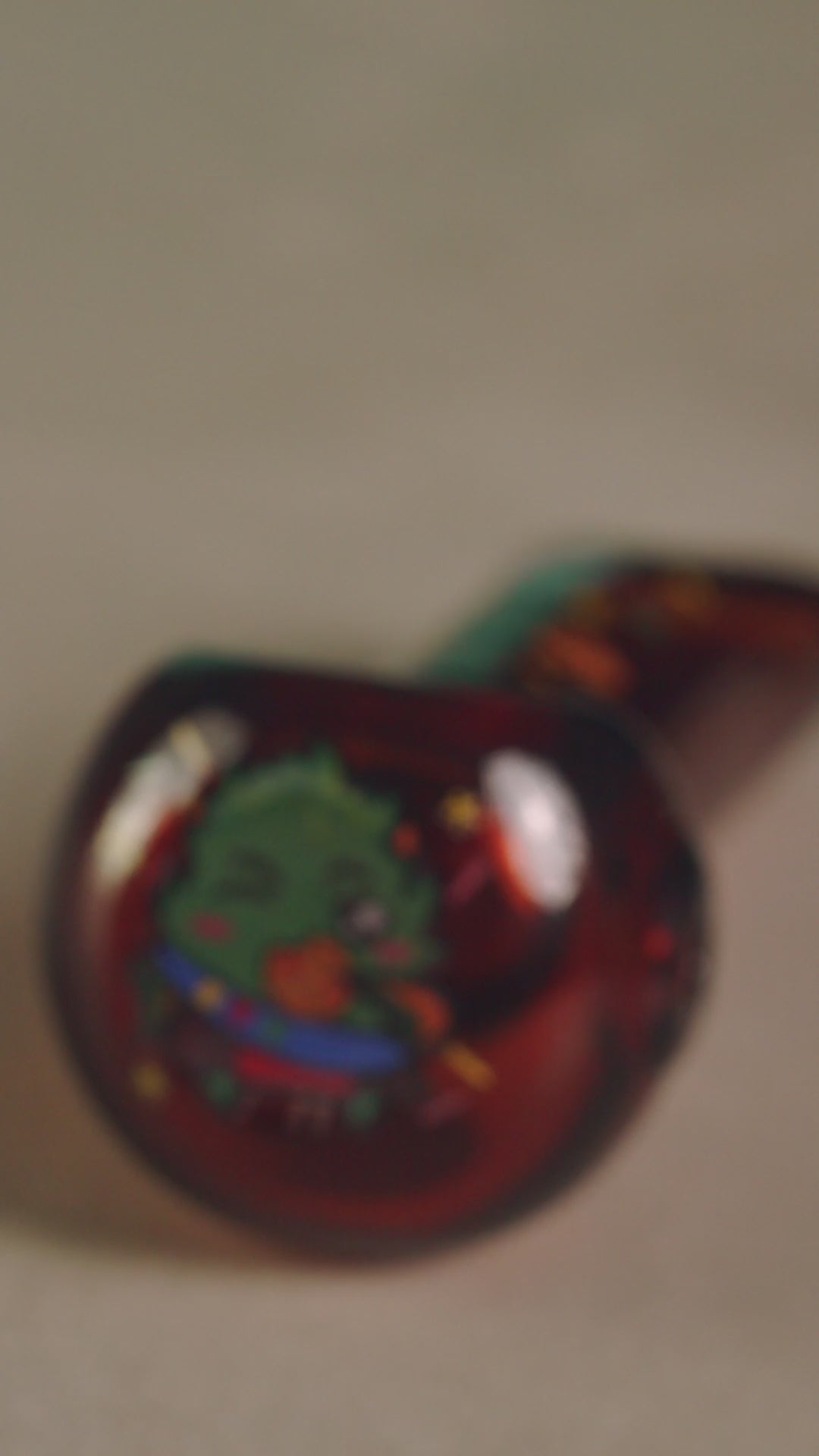 Load video: Famous Design Wido Strain Glass Hand Pipe