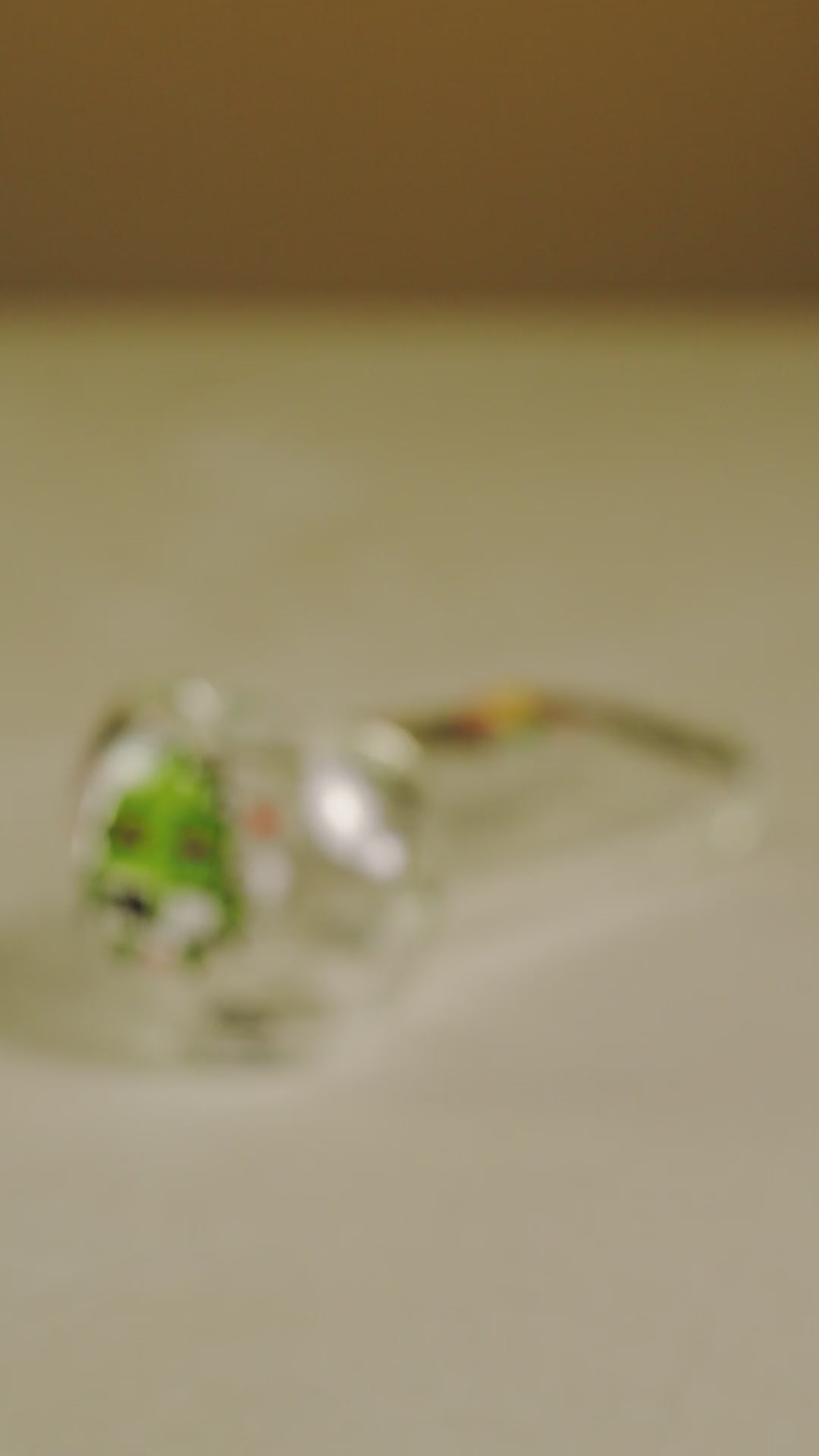 Load video: Famous Design Wido Strain Glass Hand Pipe