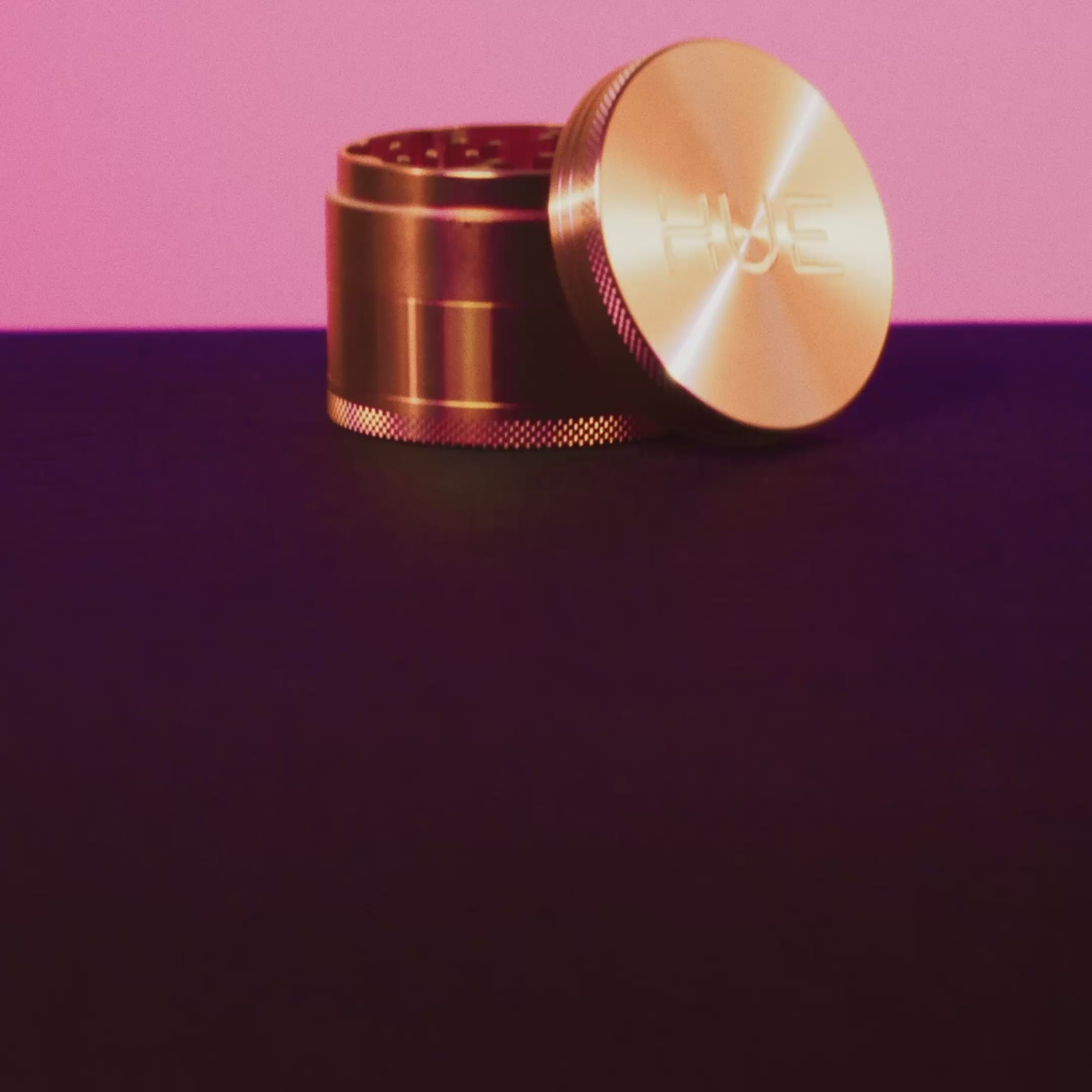 Load video: Hue 3-Stage Grinder