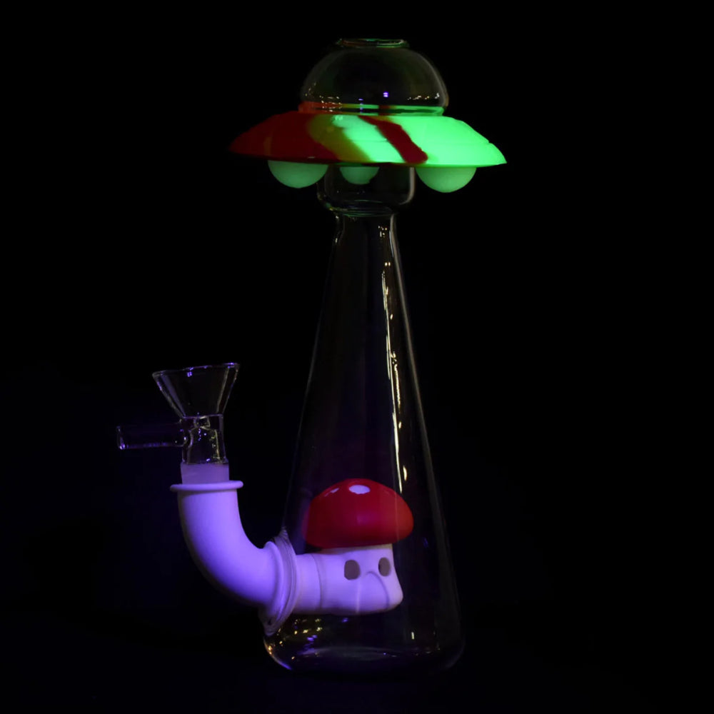 UFO Glass & Silicone Glow in the Dark Bong | Glow in the dark effect