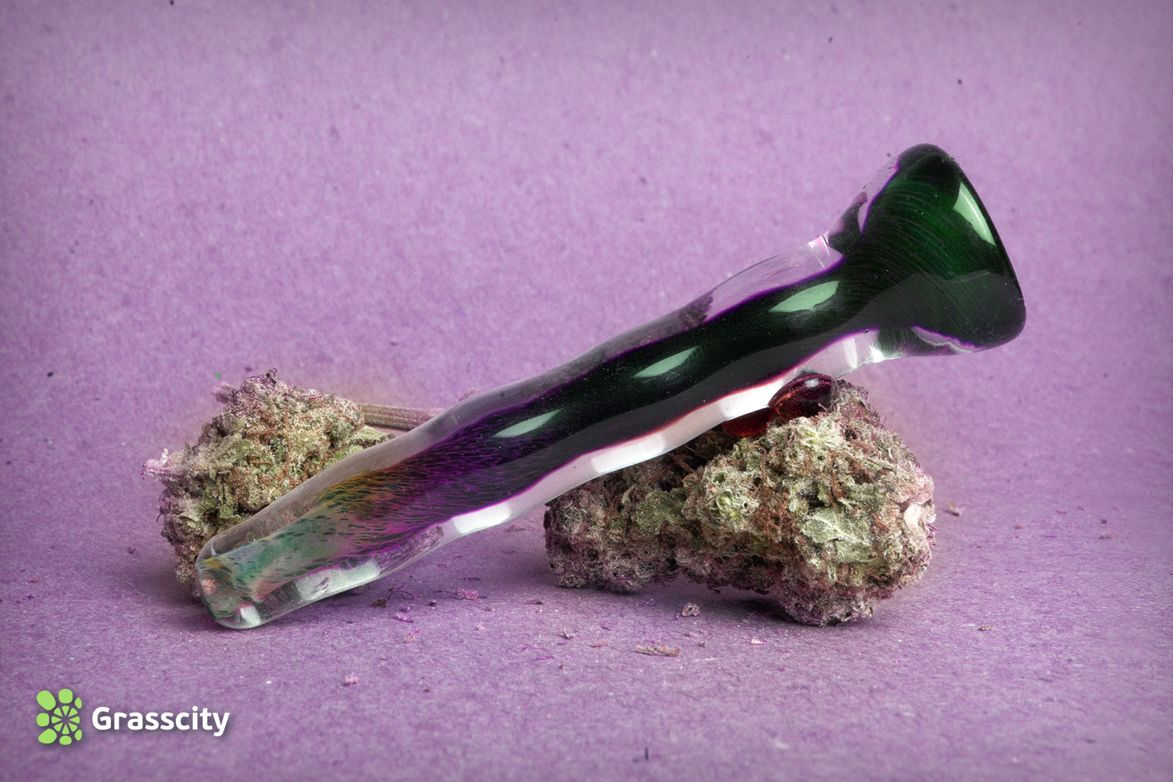 one hitter pipe with flower